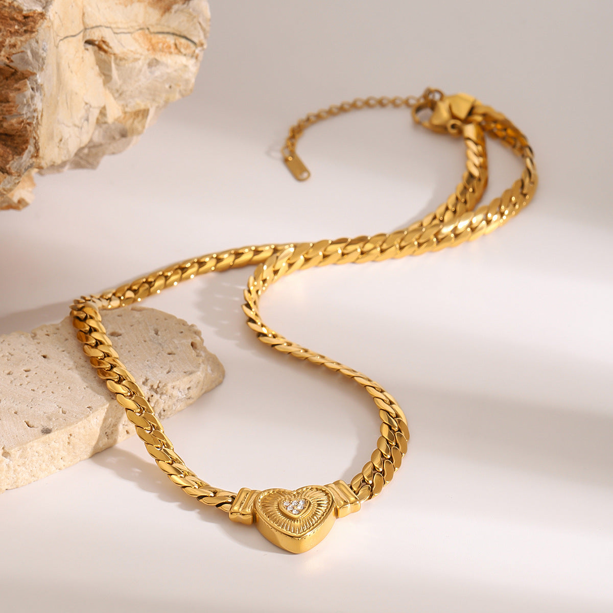Heart Necklace With A Luxe High-End Look Diamond-Inlaid Clavicle Chain Titanium Jewelry Piece