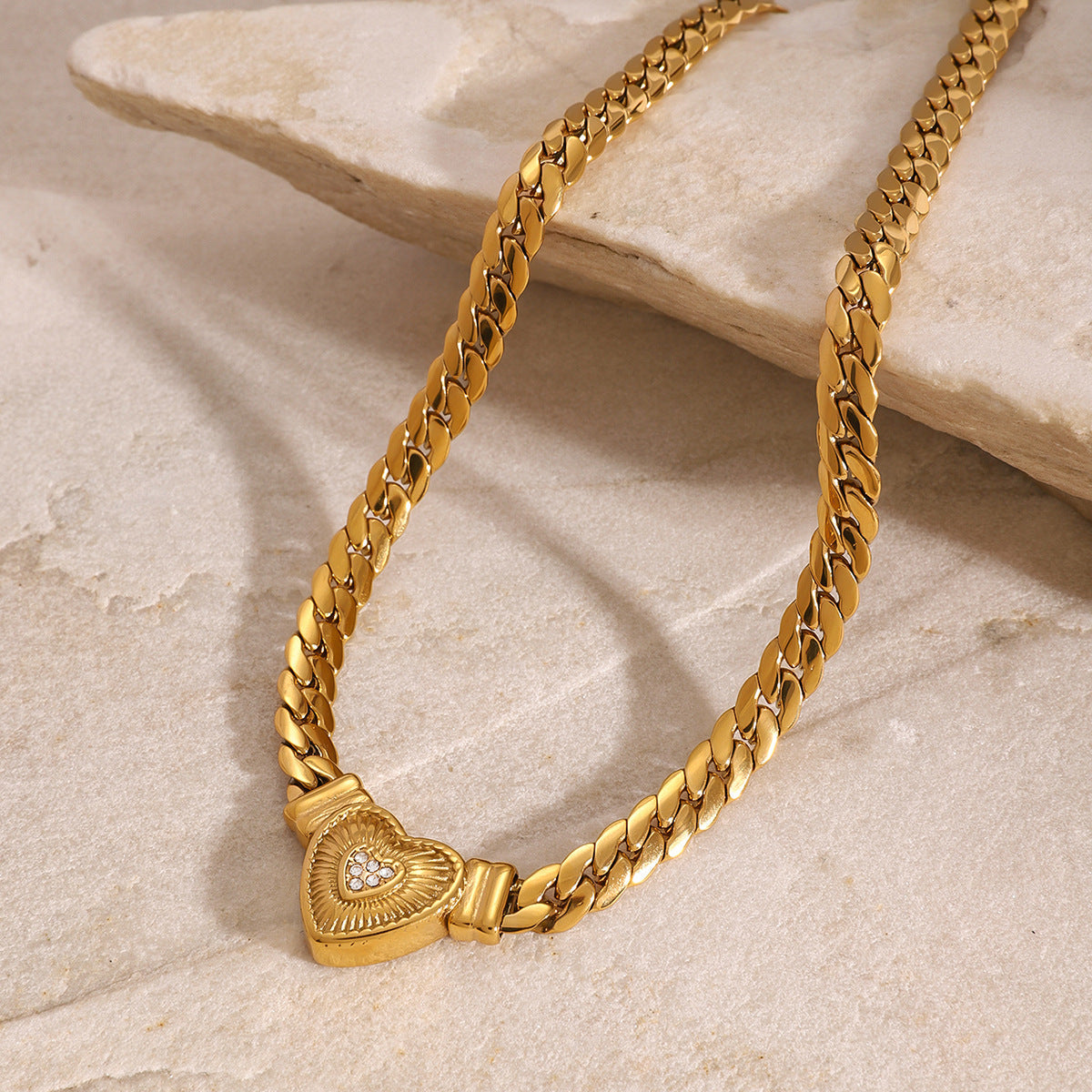 Heart Necklace With A Luxe High-End Look Diamond-Inlaid Clavicle Chain Titanium Jewelry Piece